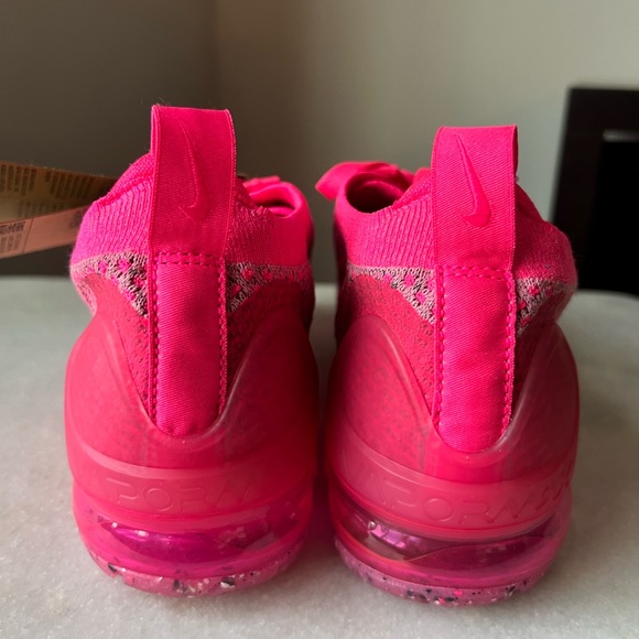 NWT- Nike Air VaporMax 2021 FK "Pink Blast/Hyper Pink" Women's Shoe - Picture 8 of 9